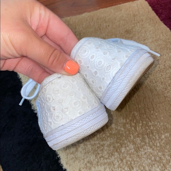 *SOLD* Sneakers👟 - Picture 6 of 9